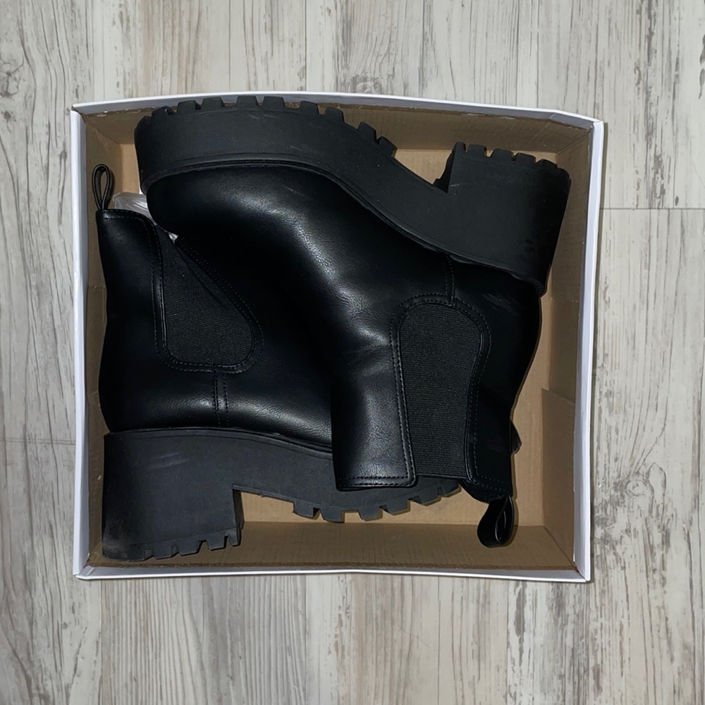 Soda Chelsea Platform Boots